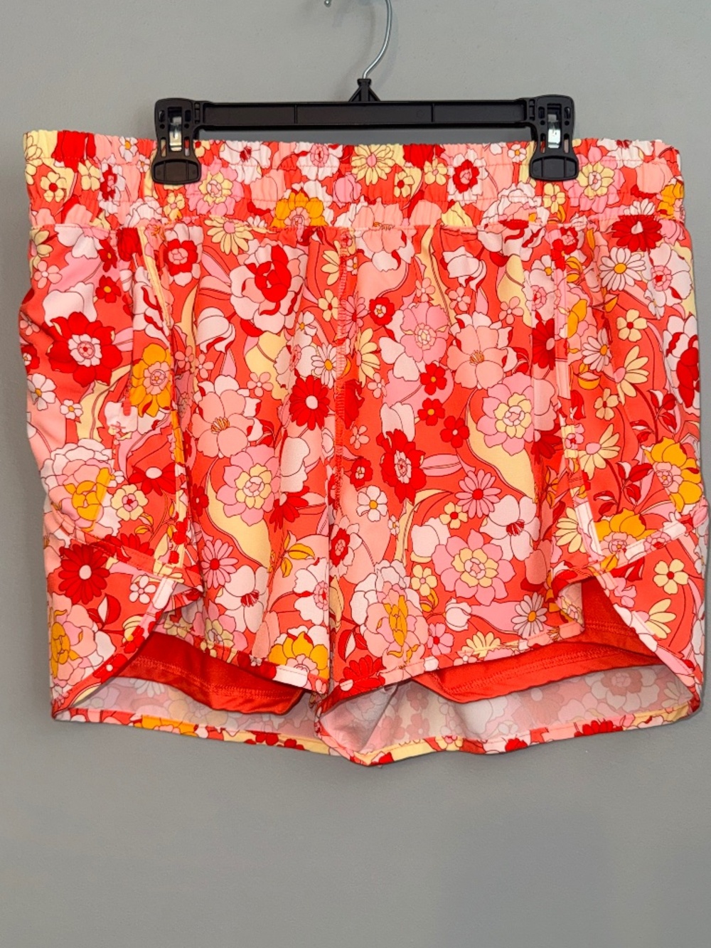 NWOT Avia Active Running Shorts Groovy Bloom Interior Shorts Size XXL - Picture 2 of 7